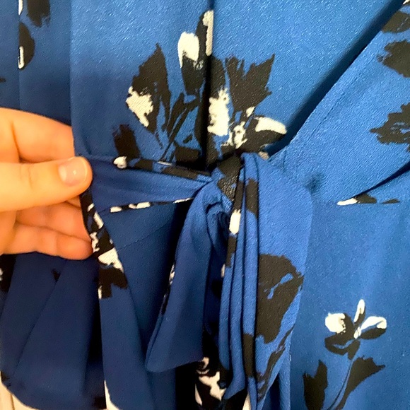 Beautiful faux wrap dress - Picture 2 of 3